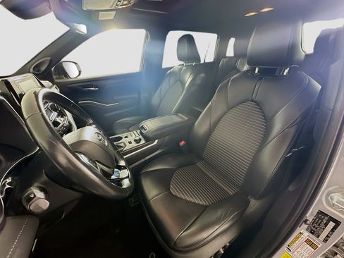 Used 2021 Toyota Highlander XSE AWD/4WD image 13