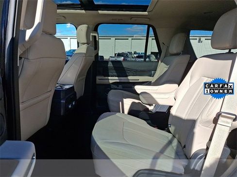 Used 2024 Ford Expedition Platinum image 10