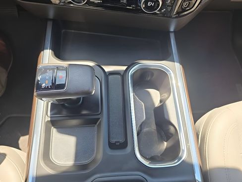 Used 2022 GMC Sierra 1500 SLT w/ SLT Convenience Package AWD/4WD image 18