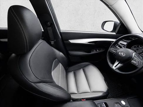 Used 2019 INFINITI QX50 Luxe w/ Navigation Package AWD/4WD image 16