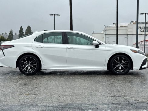 Used 2024 Toyota Camry SE w/ Cold Weather Package image 3