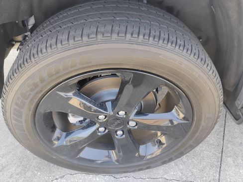 Used 2023 Jeep Grand Cherokee Altitude AWD/4WD image 10