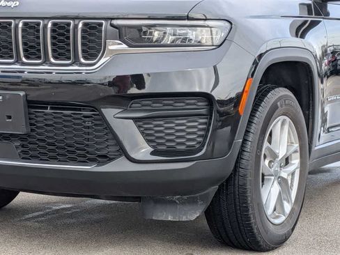 Used 2023 Jeep Grand Cherokee Laredo AWD/4WD image 11