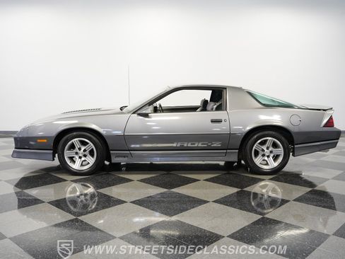 Used 1988 Chevrolet Camaro IROC-Z RWD image 8