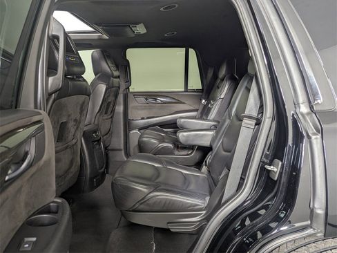 Used 2018 Cadillac Escalade Platinum image 26
