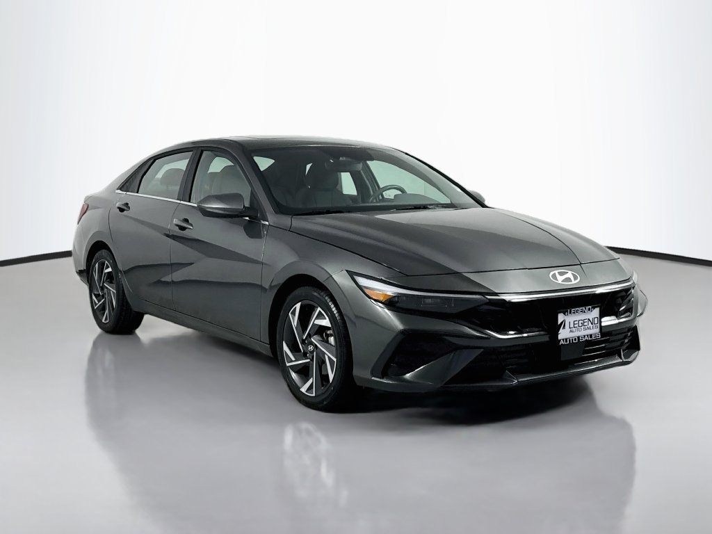 Used 2025 Hyundai Elantra SEL FWD image 4