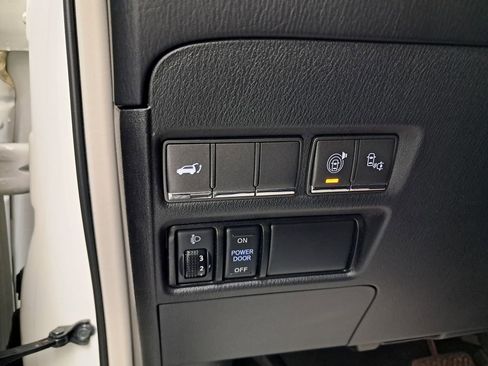 Used 2017 INFINITI QX80 4WD w/ Driver Assistance Package image 14