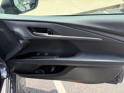 Used 2025 Toyota Camry SE FWD image 5
