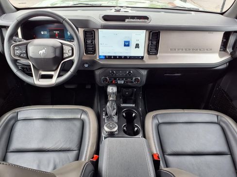 Used 2025 Ford Bronco Outer Banks AWD/4WD image 10