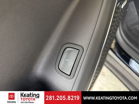 Used 2025 Buick Enclave Preferred w/ Power Package FWD image 13