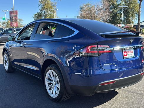 Used 2018 Tesla Model X 75D image 5