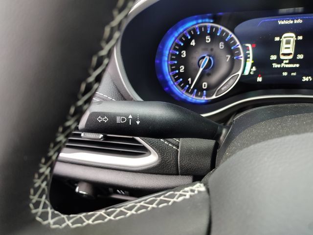 New 2026 Chrysler Pacifica Select w/ S Appearance Package FWD image 19