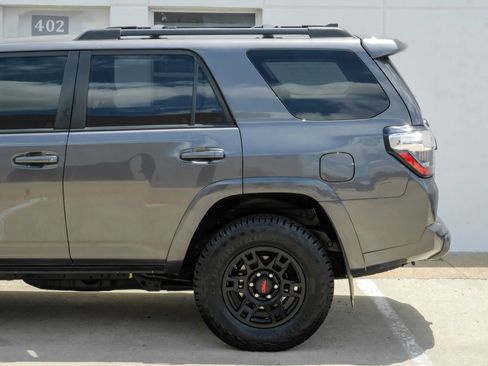 Used 2018 Toyota 4Runner TRD Off-Road Premium AWD/4WD image 14
