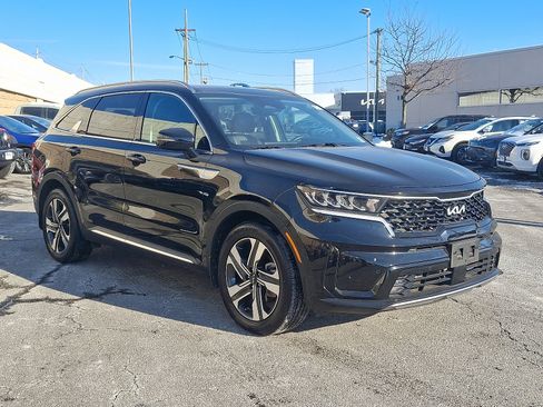 Certified 2022 Kia Sorento EX w/ Panoramic Sunroof Package image 3