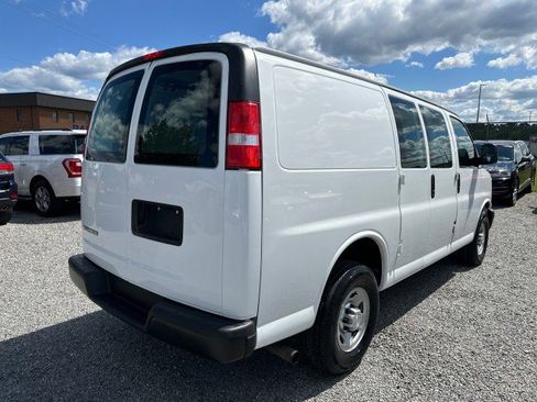 Used 2017 Chevrolet Express 2500 image 9