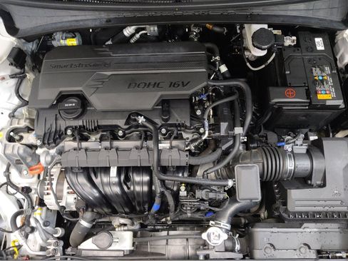 Used 2024 Hyundai Elantra SEL image 30