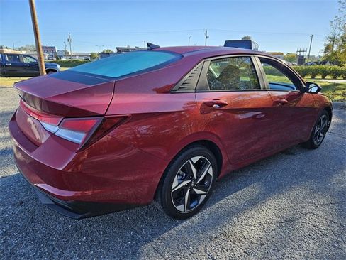 Used 2023 Hyundai Elantra SEL w/ Convenience Package image 7