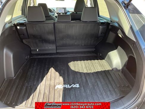 Used 2022 Toyota RAV4 XLE AWD/4WD image 20