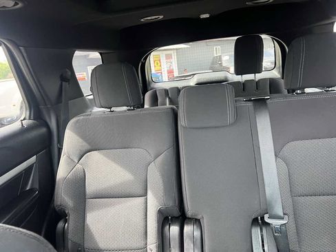 Used 2016 Ford Explorer XLT w/ Equipment Group 201A AWD/4WD image 14