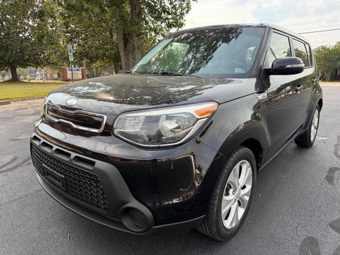 Used 2014 Kia Soul + FWD image 2