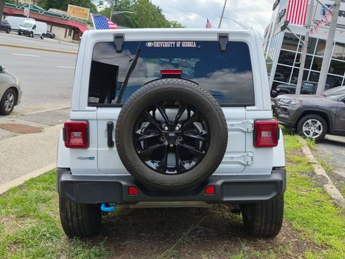 Used 2023 Jeep Wrangler Unlimited Sahara w/ Cold Weather Group AWD/4WD image 7