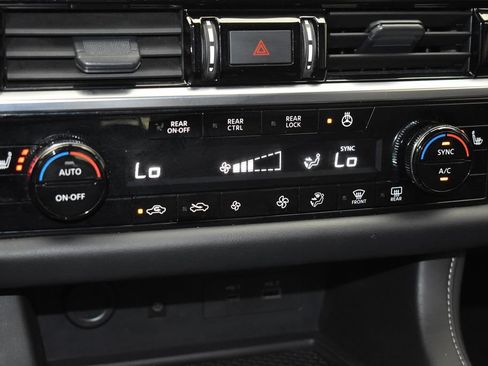 Used 2025 Nissan Pathfinder SL AWD/4WD image 20