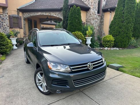 Used 2013 Volkswagen Touareg Executive AWD/4WD image 1