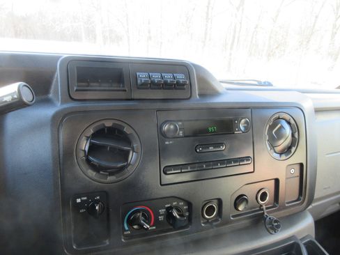 Used 2015 Ford E-350 and Econoline 350 Super Duty image 40