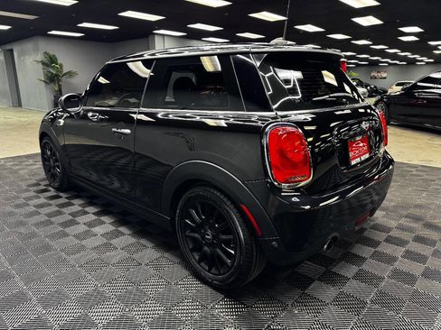 Used 2018 MINI Cooper 2-Door Hardtop w/ Signature Line Package image 9
