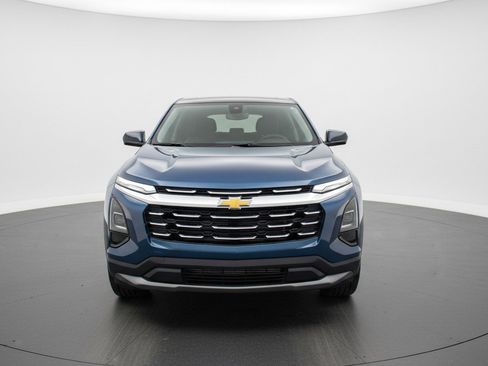 Used 2025 Chevrolet Equinox LT image 2