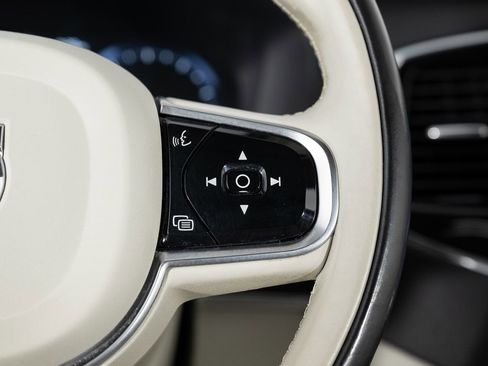 Used 2016 Volvo XC90 T6 Momentum image 33