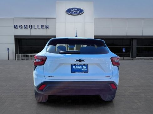 Used 2025 Chevrolet Trax RS w/ Driver Confidence Package image 4