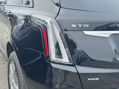 Certified 2022 Cadillac XT5 Sportv w/ Technology Package image 9