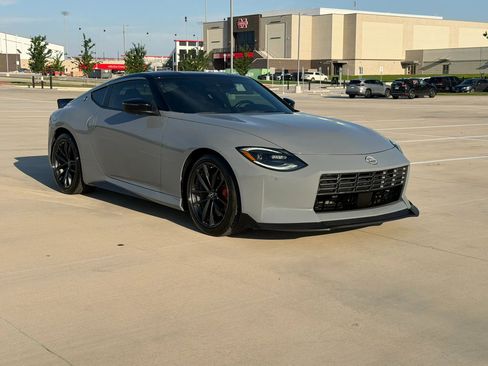 Used 2023 Nissan Z w/ Floor Mat Package (L93) RWD image 3