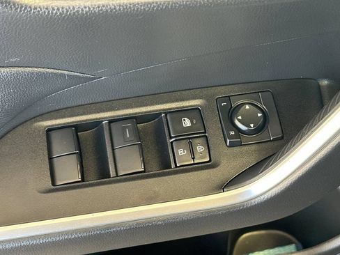 Used 2025 Toyota RAV4 LE AWD/4WD image 12