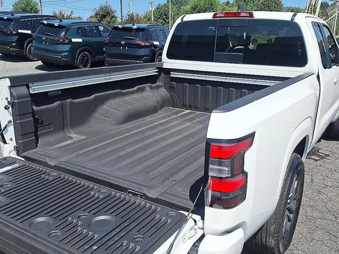 Used 2025 Nissan Frontier SV w/ SV Convenience Package AWD/4WD image 24