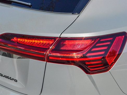 Used 2022 Audi e-tron Chronos w/ Chronos Package image 16