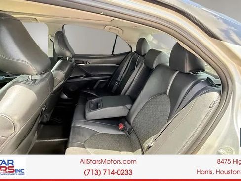 Used 2018 Toyota Camry XLE FWD image 14