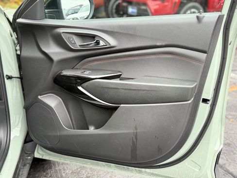 Used 2024 Chevrolet Trax RS w/ Sunroof Package image 20