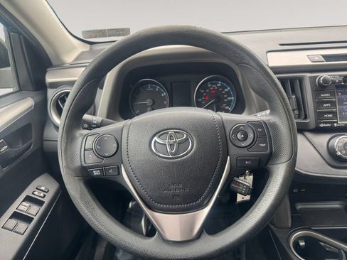 Used 2017 Toyota RAV4 LE AWD/4WD image 12