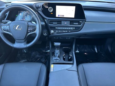 Certified 2025 Lexus ES 300h w/ Premium Package image 15