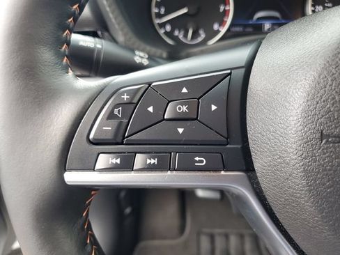 Used 2025 Nissan Sentra SR w/ SR Premium Package FWD image 29