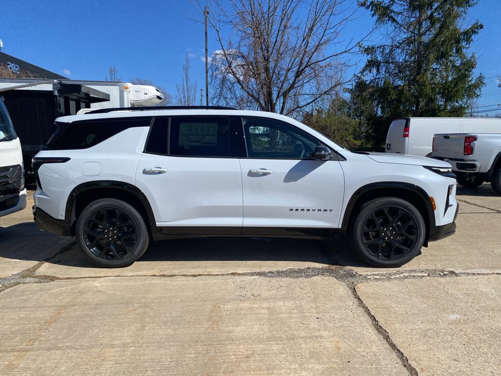 New 2026 Chevrolet Traverse RS w/ LPO, Floor Liner Package AWD/4WD image 2