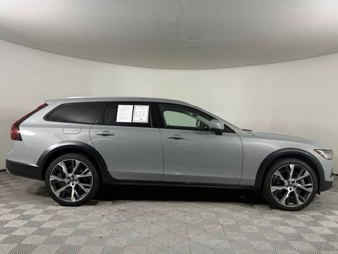 Used 2025 Volvo V90 B6 Cross Country Ultra w/ Climate Package AWD/4WD image 9