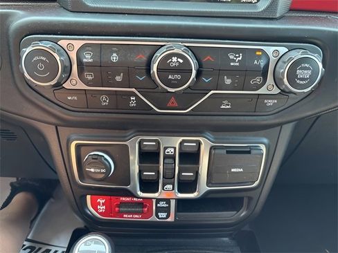 Used 2023 Jeep Wrangler Unlimited Rubicon w/ Cold Weather Group image 15