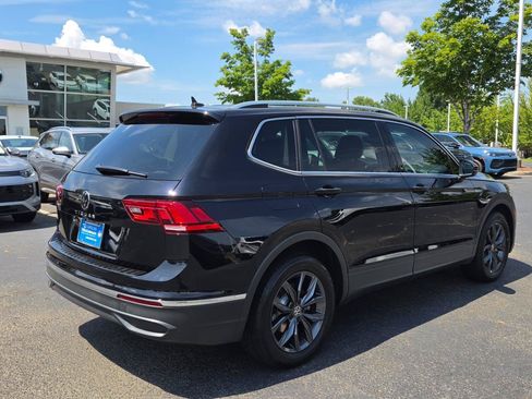 Certified 2023 Volkswagen Tiguan SE w/ Panoramic Sunroof Package FWD image 5