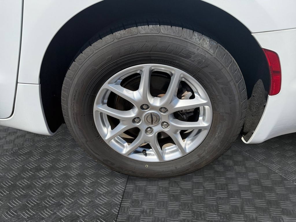 Used 2023 Chrysler Pacifica Touring-L FWD image 16