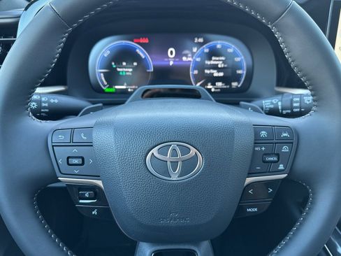 New 2025 Toyota Crown Signia image 22