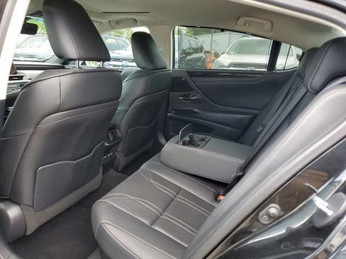 Used 2021 Lexus ES 300h Ultra Luxury w/ Accessory Package FWD image 11