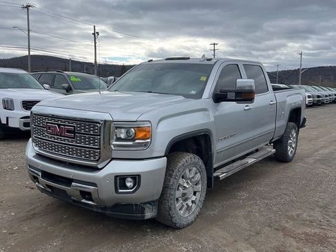 Used 2018 GMC Sierra 2500 Denali image 2